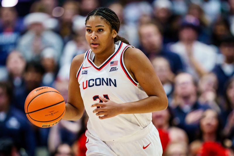 UConn outlasts Michigan in top-10 thriller to remain undefeated