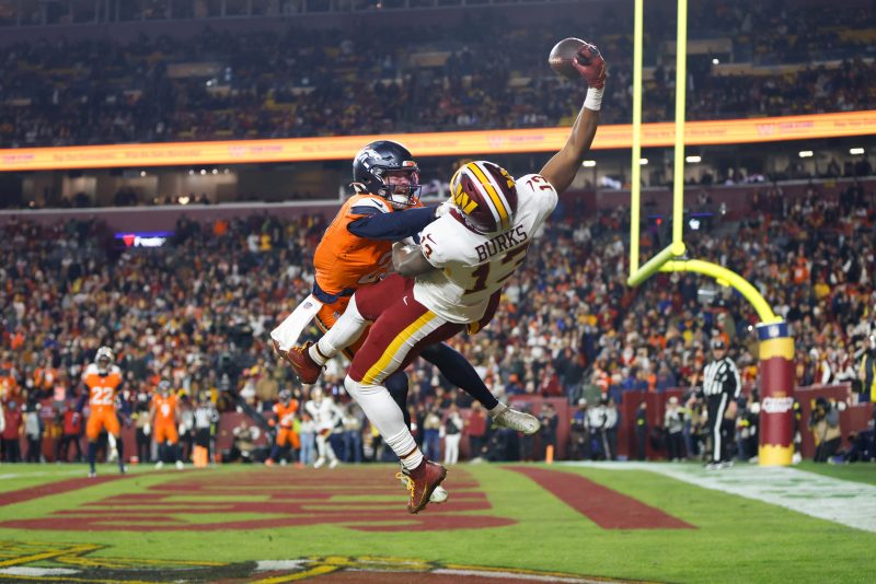 Catch of the year? Treylon Burks has highlight-reel one-handed TD grab
