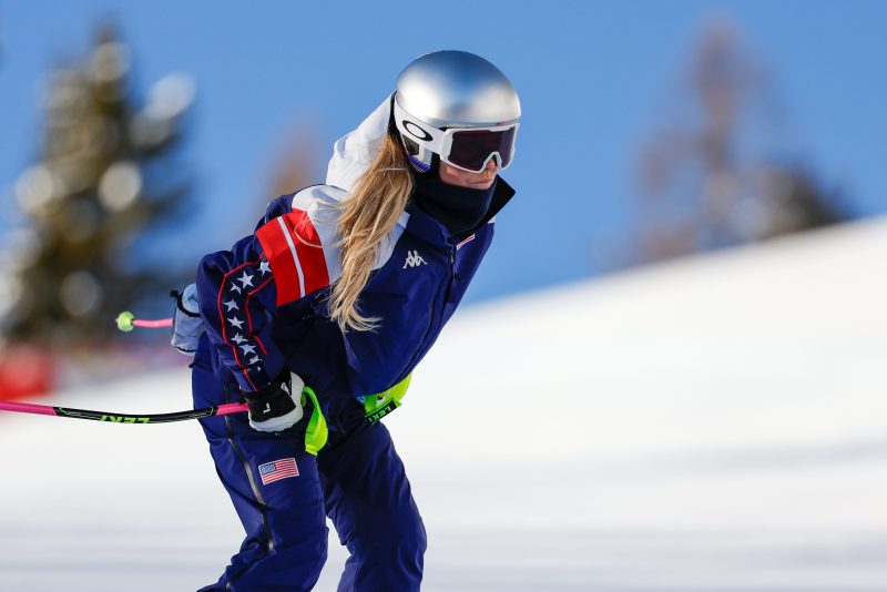 Lindsey Vonn shares X-ray, says pain ‘hard to manage’ after surgery